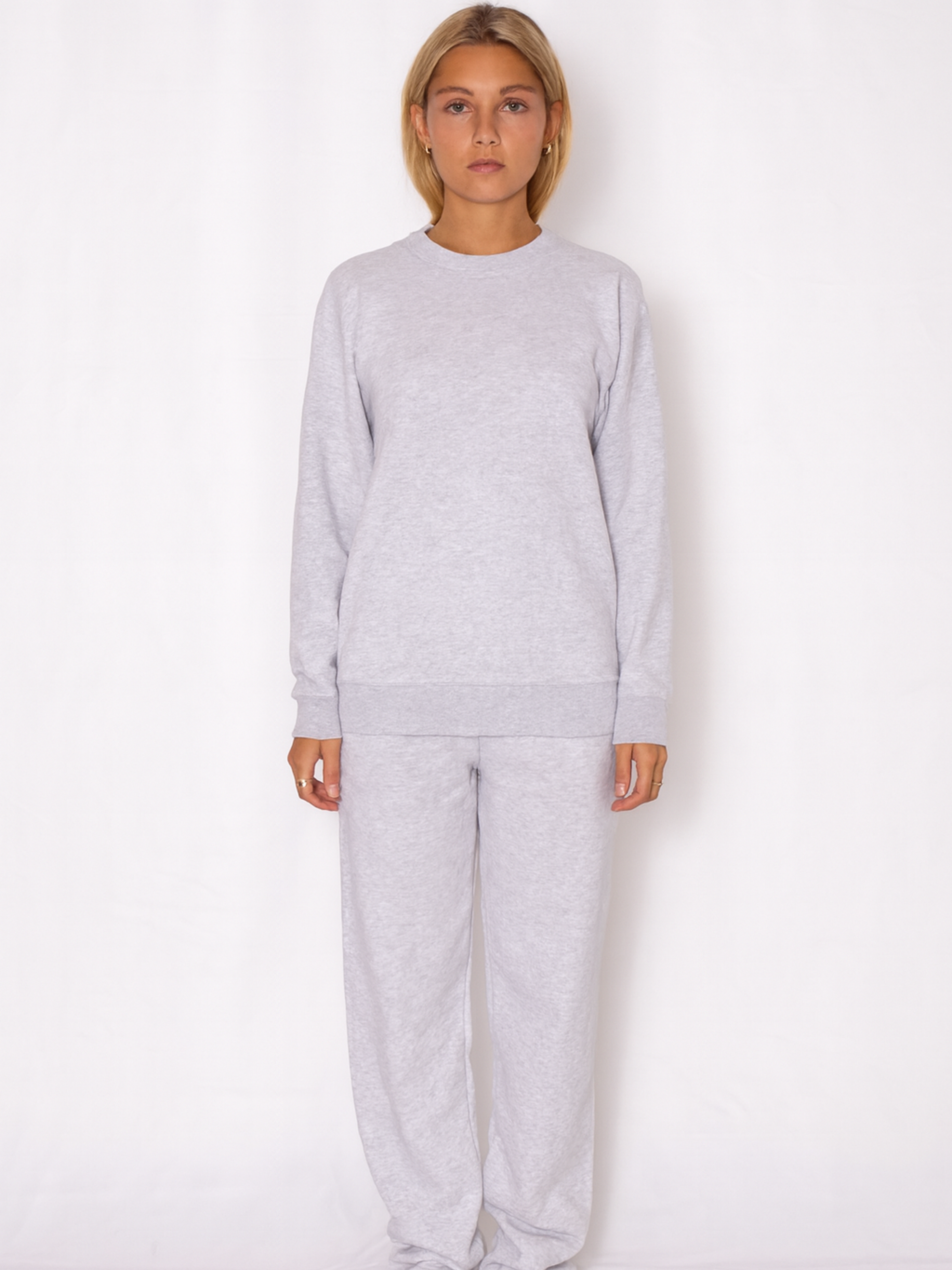 Grått sweatset med crewneck